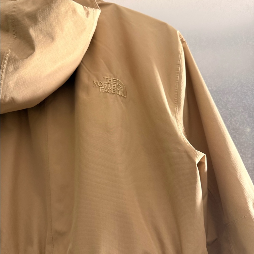 The North Face Women’s Daybreak Rain Parka | Size M - Picture 11 of 16